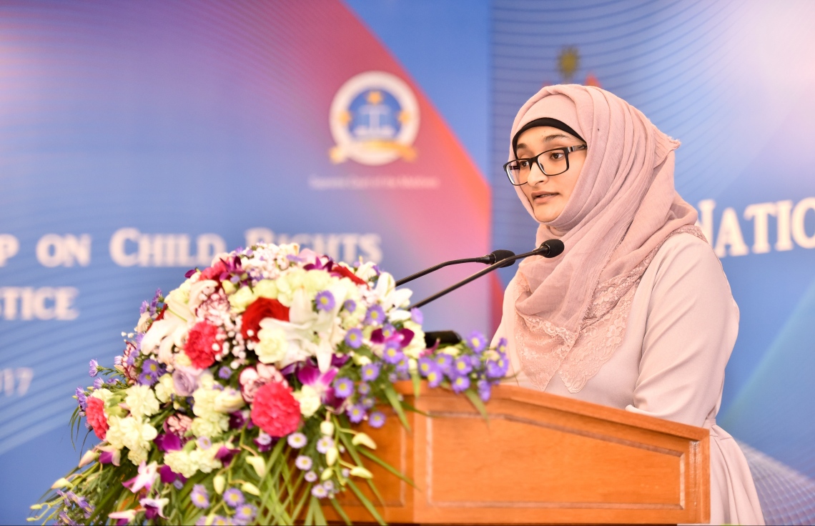 ބަނޑޮސް ރިސޯޓް: ސެޕްޓެމްބަރު 14، 2017- ފަނޑިޔާރުންގެ މަހާސިންތާގެ މިއަދުގެ ސެޝަންގެ ތެރެއިން: މި މަހާސިންތާ ފެށުމުގެ ރަސްމިއްޔާތުގައި އުއްތަމަ ފަނޑިޔާރު އަބްދުﷲ ސައީދު ވިދާޅުވީ އިލެކްޓްރޯކިން ނިޒާމެއް މެދުވެރިކޮށް ކޯޓުތަކަށް މައްސަލަ ހުށަހެޅޭނެ ގޮތެއް ހެދުމުގެ މަސައްކަތް ކުރަމުން އަންނަ ކަމަށް.---ފޮޓޯ: ނިޝާން އަލީ/މިހާރު