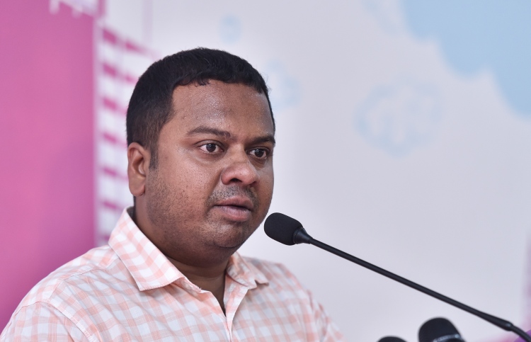 ސިރިސޭނާއަށް ފަތްކޮޅު އެރުވޭ ގޮތެއް އަދިވެސް ނުވޭ!