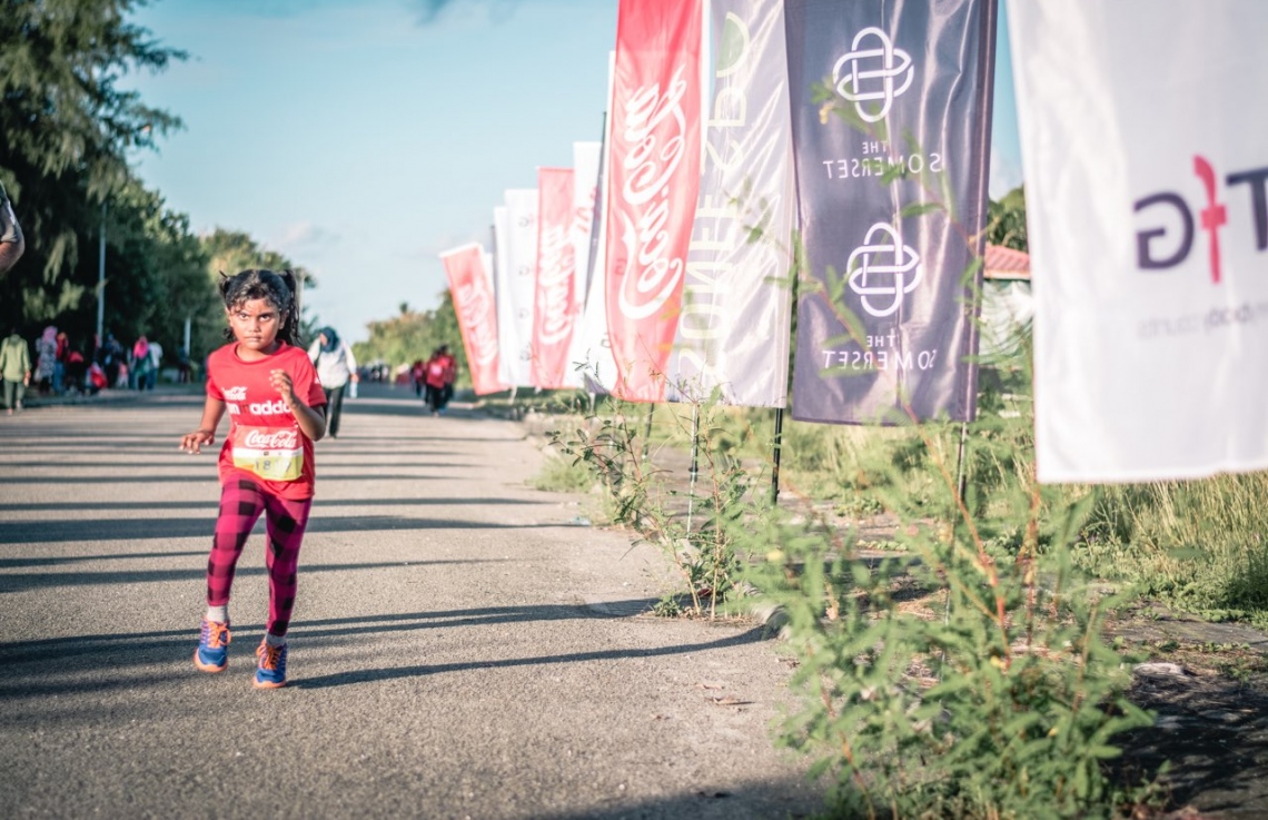 ހިތަދޫ، އައްޑޫ ސިޓީ (ސެޕްޓެމްބަރު 17) – ކޮކާކޯލާ ޓީއެފްޖީ "ރަން އިން އައްޑޫ" އިވެންޓުގެ ތެރެއިން. –ފޮޓޯ: އިބްރާހިމް އުޝާފަތު