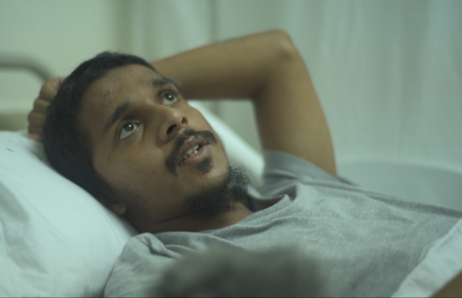 އަލަމް އޭޑީކޭގައި އޮތް އިރު "މިހާރު" އަށް އިންޓަވިއު ދެނީ-- މިހާރު ފޮޓޯ: ހުސެއިން ވަހީދު