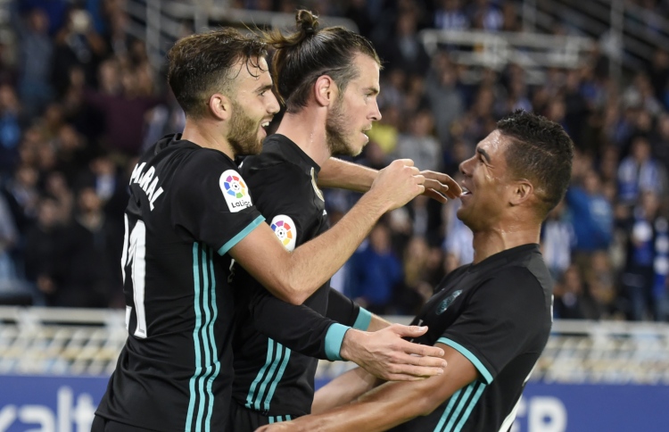 ބޭލްގެ ލަނޑާ އެކު މޮޅުވެ ރެއާލަށް ހަމަޖެހުމެއް