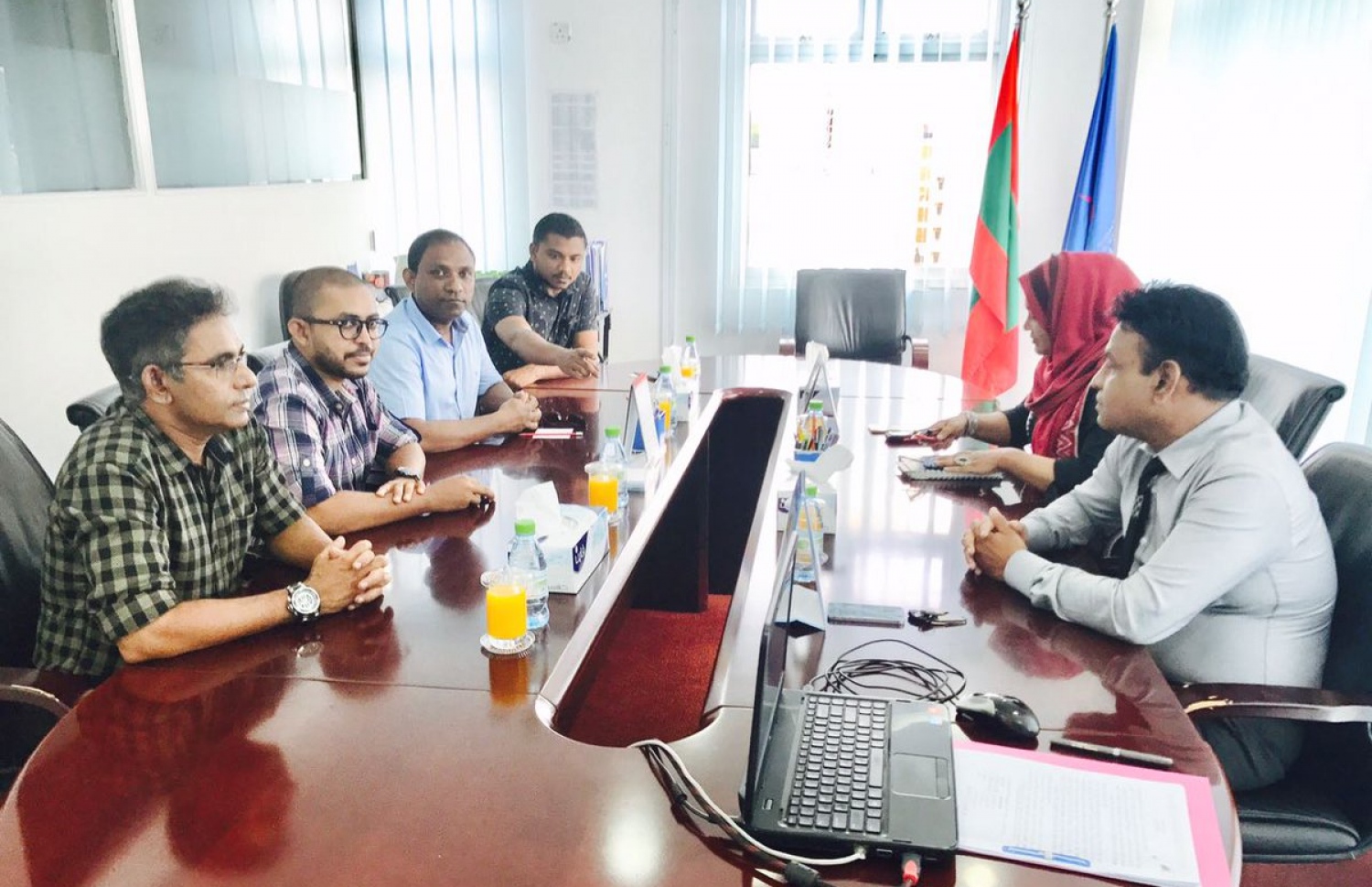 ރައްޔިތުންގެ މަޖިލިހުގެ މެމްބަރުކަން ގެއްލިއްޖެ ކަމަށް އިލެކްޝަންސް ކޮމިޝަނުން ކަނޑައެޅި މެމްބަރުންތަކެއް އެޗްއާރުސީއެމާ ބައްދަލު ކުރައްވަނީ. -