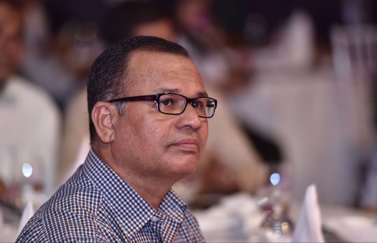 މިނިސްޓަރު އާދަމް ޝަރީފް، މައުމޫނާ ބައްދަލުކުރައްވައިފި