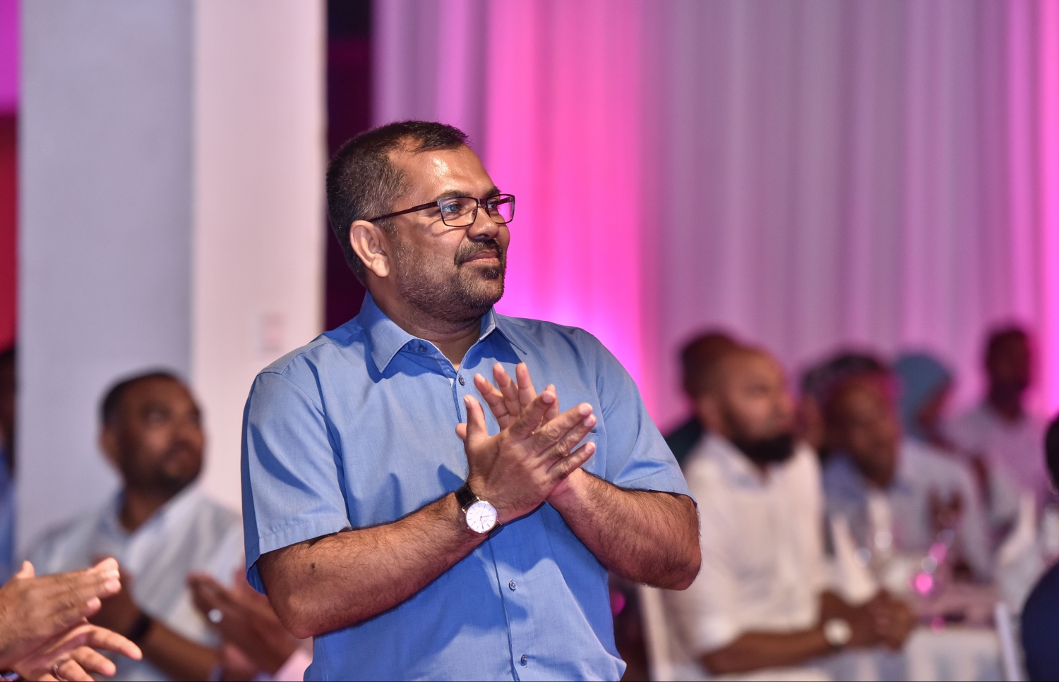 ރާއްޖޭގެ ޓޫރިޒަމްގައި ކުރިއަށް އޮތީ އުޖާލާ ދުވަސްތަކެއް ކަމަށް މިނިސްޓަރު ޒަމީރު ވިދާޅުވޭ.---ފޮޓޯ: މިހާރު