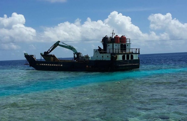 ކެންދޫ ފަރަށް ޓަގު ބޯޓެއް އަރައި، ފަރަށް ގެއްލުން