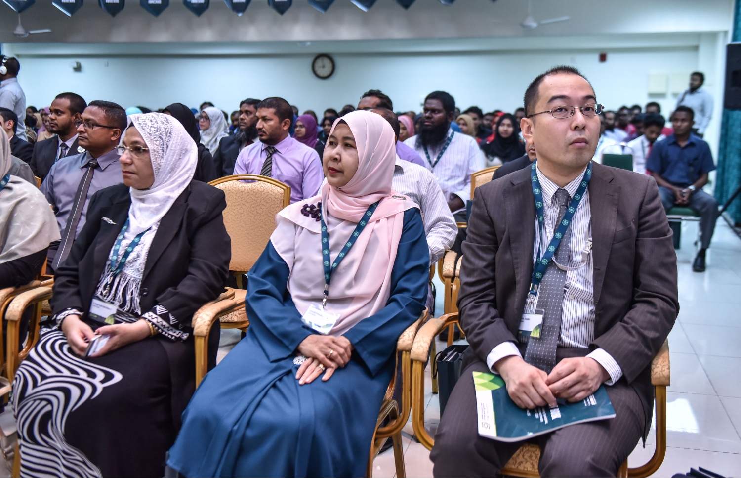 ކޮންފަރެންސްގެ ބައެއް ބައިވެރިން: ރާއްޖޭގެ އިތުރުން ހަތް ގައުމަކުން ކޮންފަރެންސަށް ކަރުދާސް ހުށަހަޅާފައިވޭ-- މިހާރު ފޮޓޯ/ ހުސެން ވަހީދު