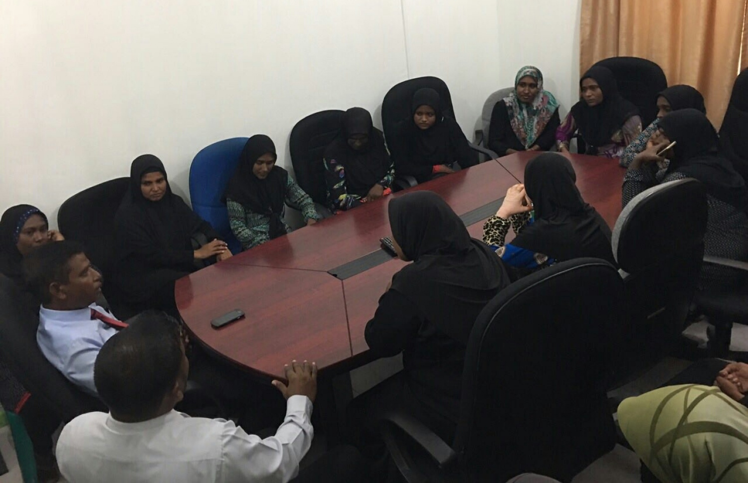 ގޯތި ދޫކުރުން ލަސްވަމުންދާތީ ތުޅާދޫ ކައުންސިލްގެ ތެރެއަށް މީހުން އެއްވެފައި.--ފޮޓޯ: ތުޅާދޫ ކައުންސިލް