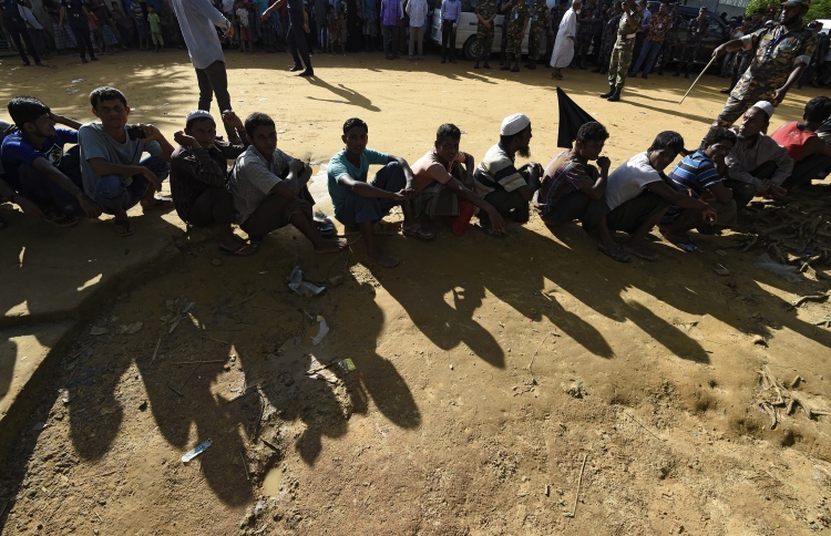 ރޮހިންޖާ ރެފިއުޖީން މޯބައިލް ފޯނު ގެންގުޅުން މަނާކޮށްފި