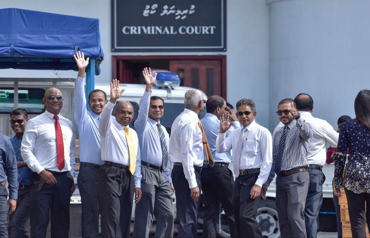 ޖަލްސާ އޮތުމުން މެމްބަރުންގެ ޝަރީއަތް ކެންސަލް