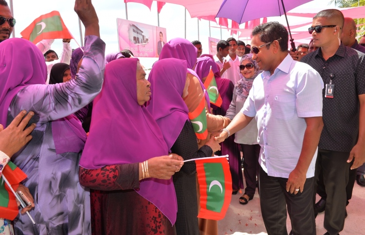 ރައްޔިތުންނާ ބައްދަލުކުރައްވަން ރައީސް ރ. އަތޮޅަށް