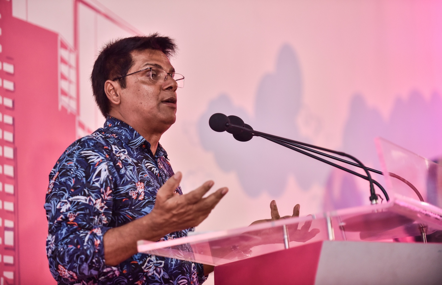 ޕީޕީއެމްގެ ޖަލްސާއެއްގައި މޫސަ ވާހަކަ ދައްކަވަނީ.---މިހާރު ފޮޓޯ