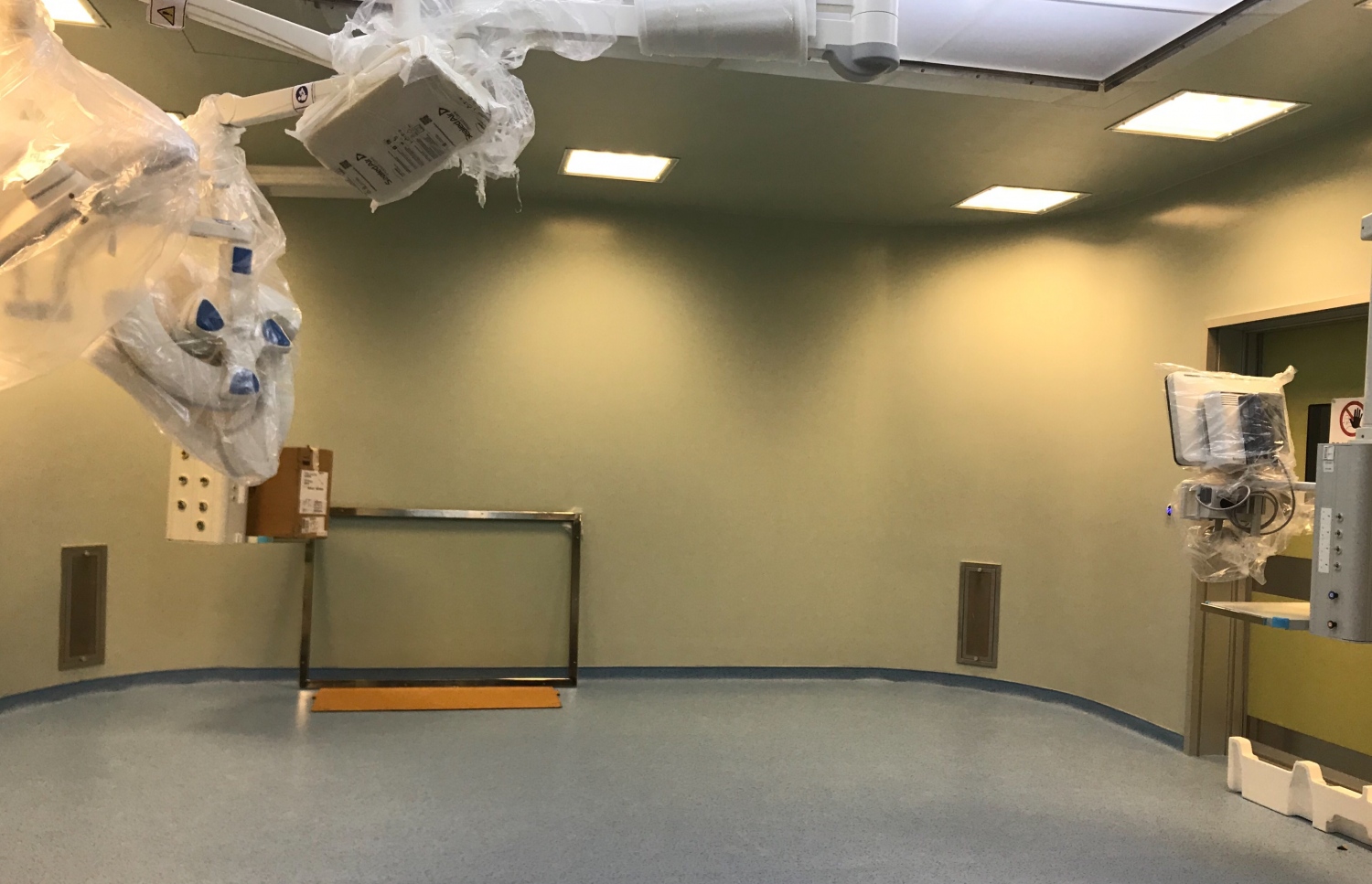 ހުޅުމާލޭގައި އަލަށް ހެދި ޓްރީ ޓޮޕް ހޮސްޕިޓަލުގައި ހިތުގެ އޮޕަރޭޝަންތައްކުރާ ތިއޭޓަރު: މިތަނުގައި އެންމެ ޒަމާނީ ވަސީލަތްތައް ވަނީ ގާއިމުކޮށްފައި. --ފޮޓޯ: އަބްދުﷲ ޖަމީލު /މިހާރު