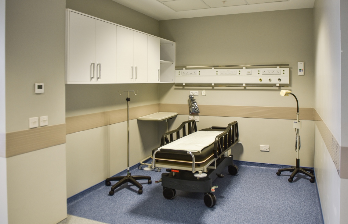 ހުޅުމާލެ: ސެޕްޓެމްބަރު 28، 2017- ޓްރީ ޓޮޕް އިންވެސްޓްމަންޓުން ހުޅުމާލޭގައި އަލަށް ހެދި ޓްރީ ޓޮޕް ހޮސްޕިޓަލުގައި މީހުންނަށް ފަރުވާދޭ ކޮޓަރިއެއް.---ފޮޓޯ: ހުސެއިން ވަހީދު/މިހާރު