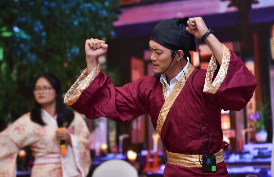 ސެޕްޓެމްބަރު 28، 2017- ރާއްޖެ އާއި ޗައިނާއާ ދެމެދު އޮތް ގުޅުމަށް 45 އަހަރު ފުރުން ފާހަގަކުރުމަށާއި އެ ގައުމުގެ 68 ވަނަ ގައުމީ ދުވަސް ފާހަގަކުރުމަށް ބޭއްވި ހަފުލާގެ ތެރެއިން.---މިހާރު ފޮޓޯ: ހުސެއިން ވަހީދު