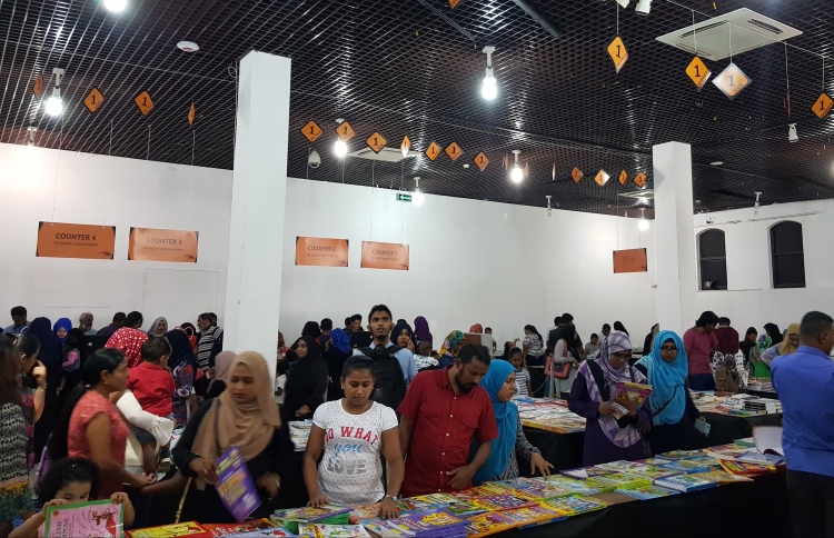 ނޮވެލްޓީން ބުކް ފެއާއެއް ލ. ގަމުގައި ބާއްވަނީ