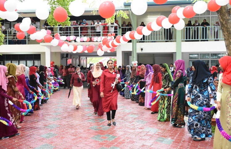 ޓީޗަރުންގެ ދުވަސް ކުލަގަދަކޮށް ފާހަގަކޮށްފި