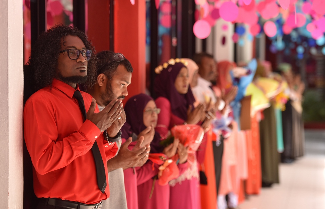 މާލެ: އޮކްޓޯބަރު 5، 2017: އިސްކަންދަރު ސްކޫލުގައި ޓީޗަރުންގެ ދުވަސް ފާހަގަ ކުރުމުގެ ގޮތުން ބޭއްވި ހާއްސަ އެސެމްބްލީގައި ޓީޗަރުން ބައިވެރިވަނީ.-- ފޮޓޯ: ހުސެން ވަހީދު/ މިހާރު