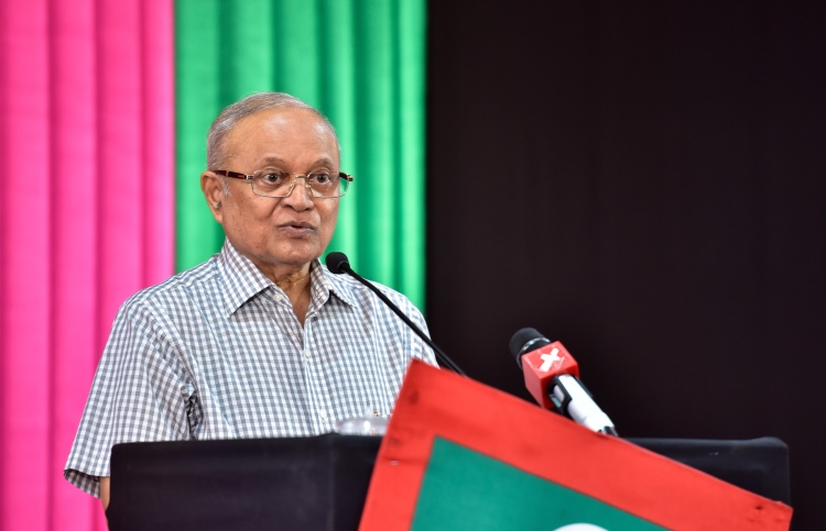 އަޅުގަނޑު މިހުރީ ސަލާމަތަކުން ނޫން، ޖަލުގައި:މައުމޫން