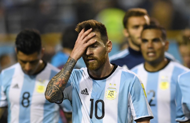 ކޮލިފައިނުވެދާނެ ކަމުގެ ބިރާ އެކު އާޖެންޓީނާ ކަރުތާ ފެނަށް