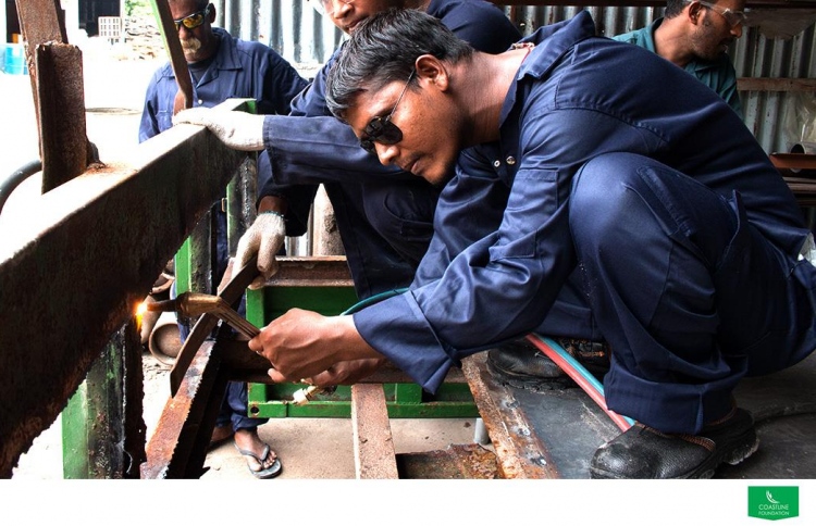 ކޯސްޓްލައިންގެ ހަދިޔާ: ހިލޭ ކިޔަވައިދޭ ބޮޑު ކެމްޕަހެއް