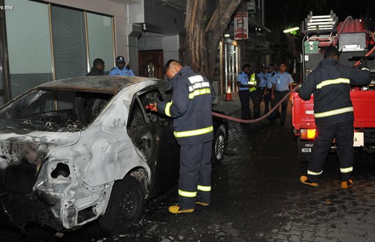 ޕީޖީ ބިޝާމްގެ ކާރުގައި ރޯކޮށްލައި އަންދާލައިފި