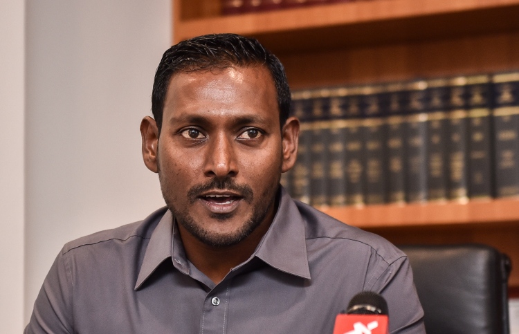 މައުމޫނަށް ތުހުމަތުކުރަނީ ފޯނެއް ނައްތާލިކަމަށް: ޝަމީމް