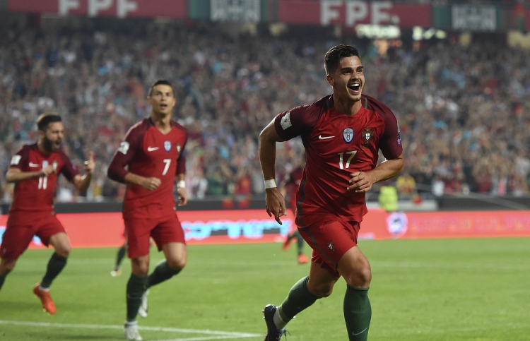 ޔޫރަޕުގެ ޗެމްޕިއަން ޕޯޗުގަލް ކޮލިފައިވިއިރު އެމެރިކާ ކަޓައިފި