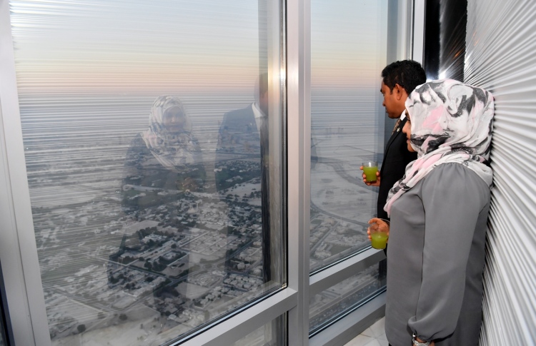 ބުރުޖް ޚަލީފާ އަށް ރައީސްގެ ދެކަނބަލުން ވަޑައިގެންފި