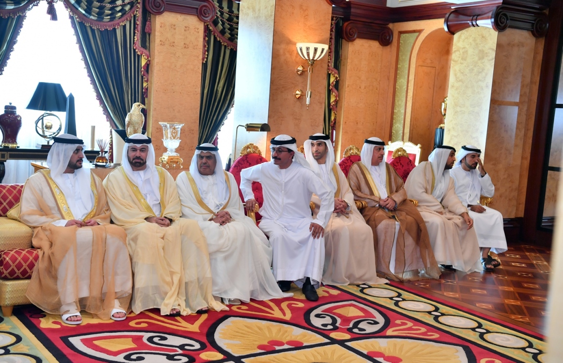 ދުބާއީ، އޮކްޓޯބަރު 17، 2017- ރައީސް އަބްދުﷲ ޔާމީނާއި ޔޫއޭއީގެ ނައިބު ރައީސް، ބޮޑުވަޒީރު އަދި ދުބާއީގެ ވެރިޔާ ޝޭހު މުހައްމަދު ބިން ރާޝިދު އަލް މަކްތޫމް ބޭއްވެވި ބައްދަލުވުމުގައި ބައިވެރިވެވަޑައިގެންނެވި ޔޫއޭއީގެ ސަރުކާރުގެ އިސް އޮފިޝަލުން.---ފޮޓޯ: ރައީސް އޮފީސް