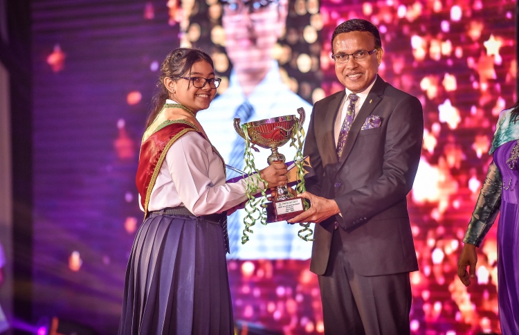 އަމީނިއްޔާ ސްކޫލުން އެއްވަނަ އިދާ އަށް