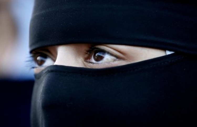 ކިއުބެކުގައި މޫނު ބުރުގާ އަޅައިފި ނަމަ ޚިދުމަތުން މަހްރޫމް