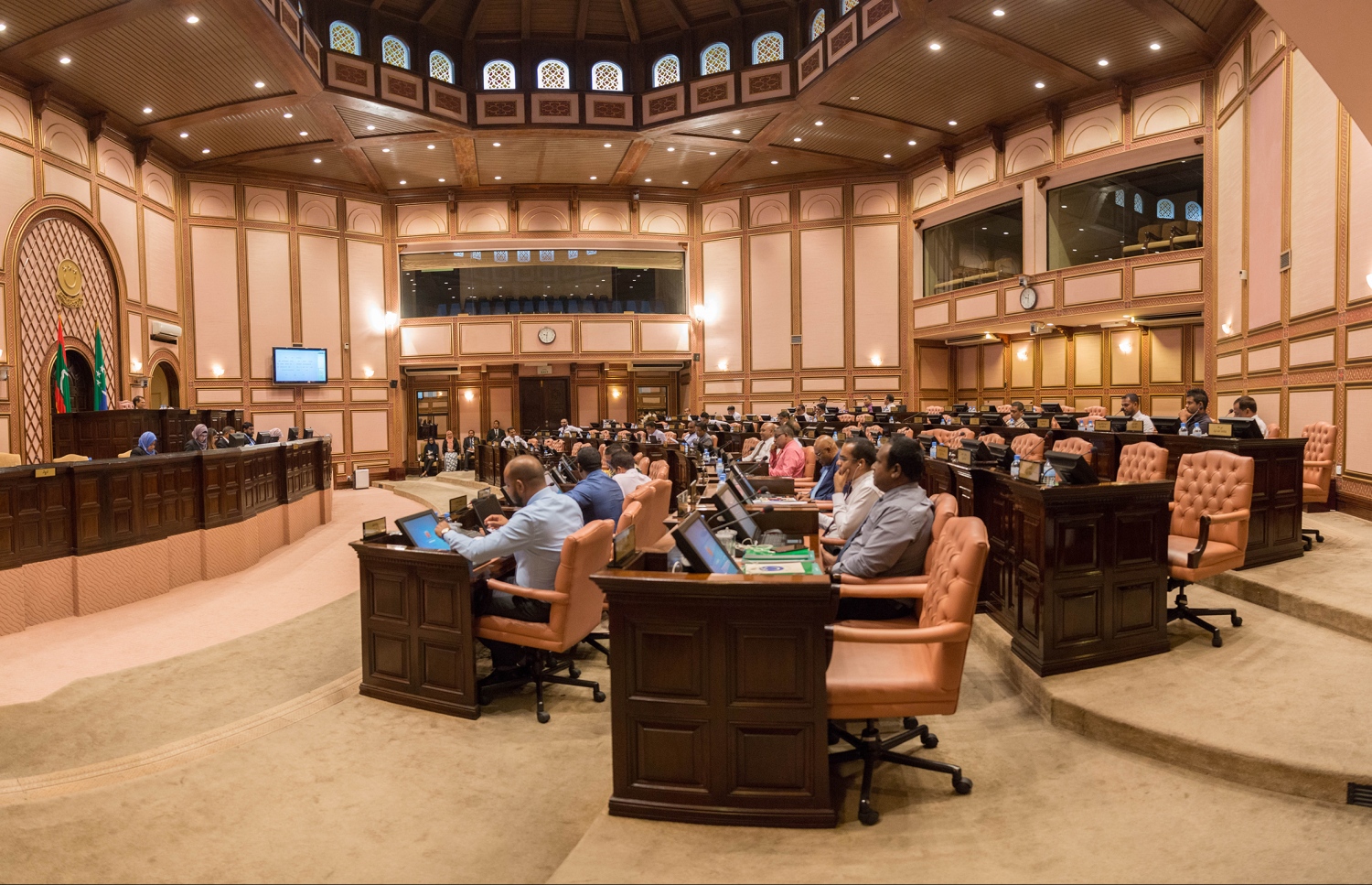 މަޖިލީހުގެ ޖަލްސާއެއްގައި މެމްބަރުންތަކެއް ބައިވެރިވެވަޑައިގަންނަވަނީ. - ފޮޓޯ: މަޖިލިސް
