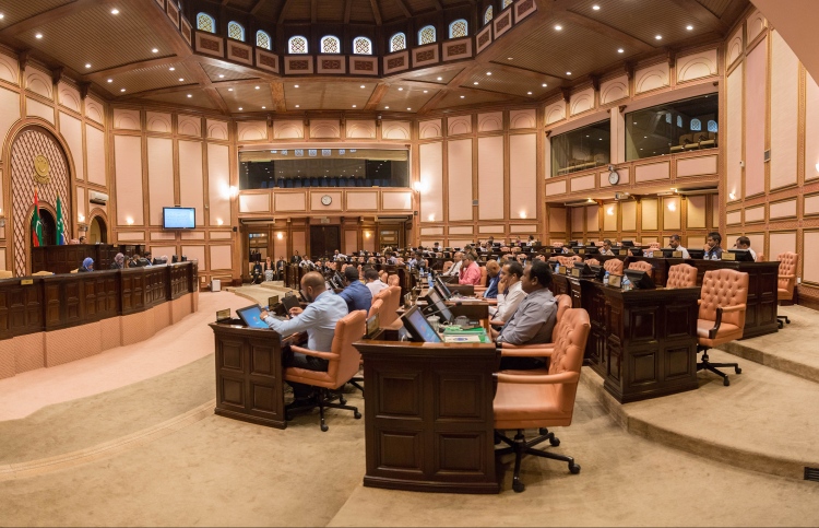 މަޖިލީހުގެ ޖަލްސާއެއް މާދަމާ ބާއްވަނީ