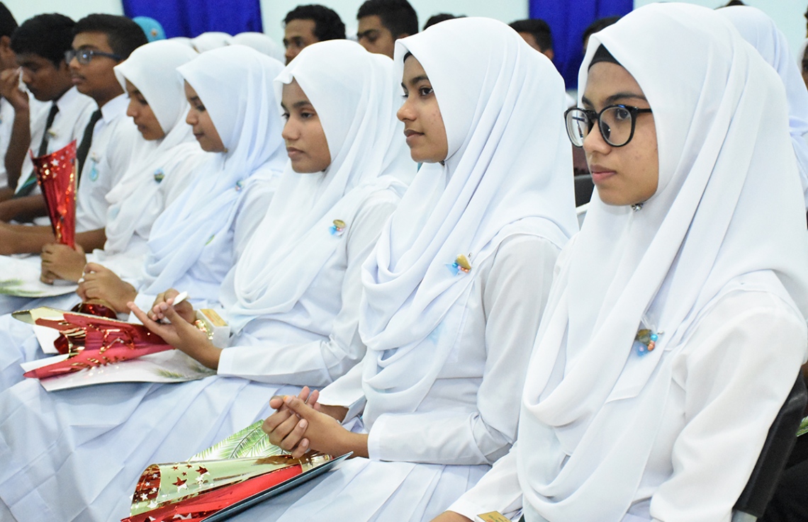 ބ. އޭދަފުށި: އޮކްޓޯބަރު 27، 2017: ބ. އަތޮޅު ތައުލީމީ މަރުކަޒުގެ 2016 ވަނަ އަހަރުގެ އަހަރީ އިނާމު ދިނުމުގެ ޖަލްސާގައި ދަރިވަރުން ބައިވެރިވަނީ.-- ފޮޓޯ: ތޯރިގް އަބްދުލް ރަހުމާން