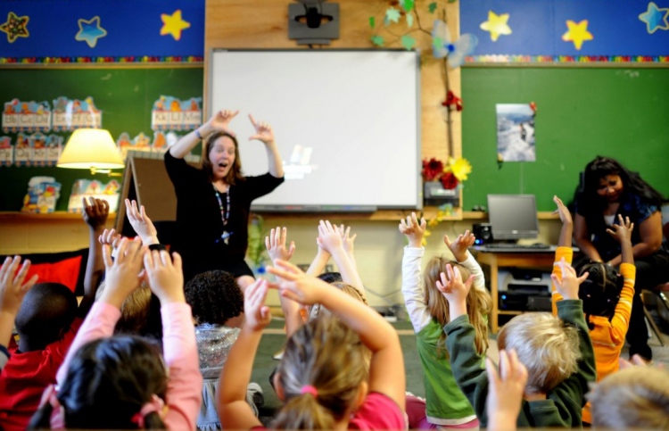 ކިންޑަގާޓްން އަދި ޑޭކެއާ، ކެނެޑާގެ ތަޖުރިބާ އިން