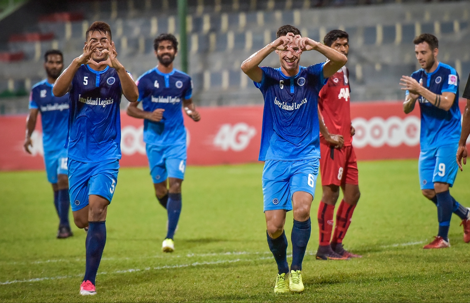 ނިއުގެ ކުޅުންތެރިން ލަނޑު ޖެހުމަށް ފަހު އުފާފާޅުކުރަނީ. -- ފޮޓޯ: ނިޝާން އަލީ/ މިހާރު