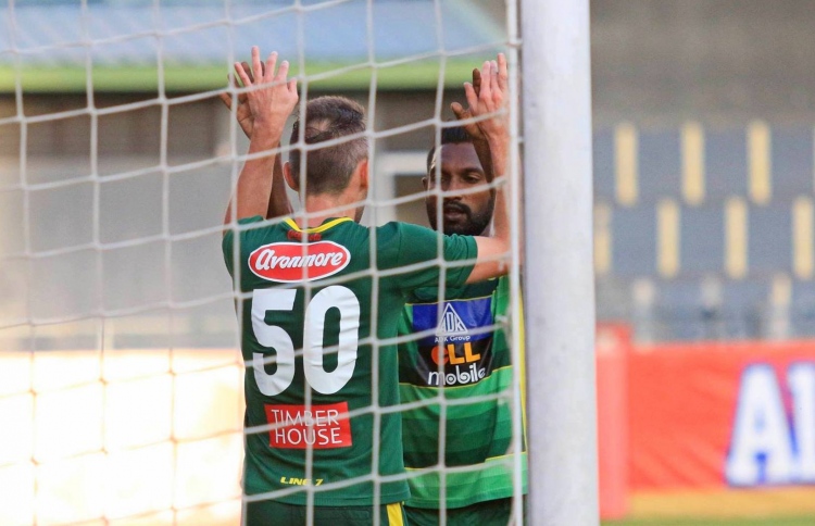 މާޅޮސް އަތުން މޮޅުވެ މާޒިޔާ އަށް ހަމަޖެހުމެއް