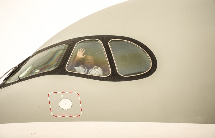 ގަތަރު އެއާވޭސްގެ އޭ350 ދިވެހި ޕައިލެޓަކާއެކު