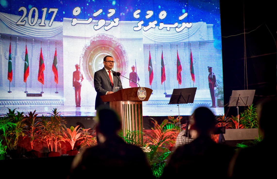 ނަސްރުގެ ދުވަހުގެ މުނާސަބަތުގައި ކަޅުތުއްކަލާ ކޮށީގައި ސިފައިން ބޭއްވި ހާާއްސަ ޖަލްސާގައި ޑިފެންސް މިނިސްޓަރު އާދަމް ޝަރީފް ވާހަކަ ދައްކަވަނީ -- ފޮޓޯ: ނިޝާން އަލީ/މިހާރު