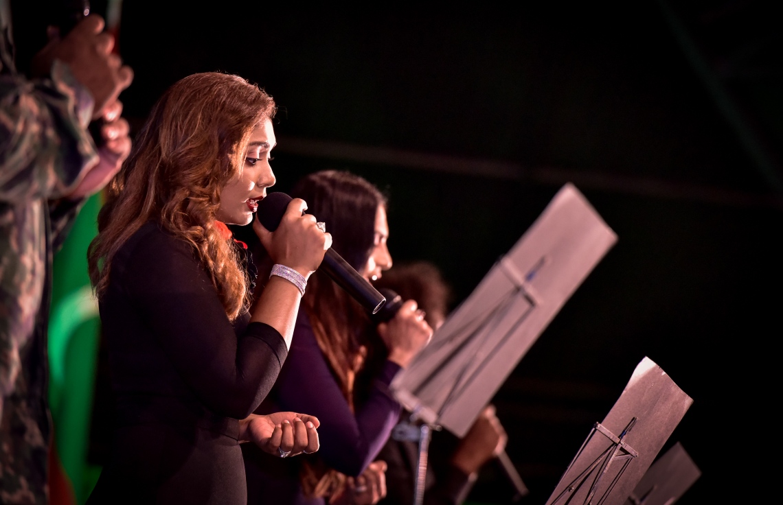 ނަސްރުގެ ދުވަހުގެ މުނާސަބަތުގައި ކަޅުތުއްކަލާ ކޮށީގައި ސިފައިން ބޭއްވި ހާާއްސަ ޖަލްސާގައި ދުވަހާ ގުޅޭ ހާއްސަ ލަވައެއް ކިޔަނީ. -- ފޮޓޯ: ނިޝާން އަލީ/މިހާރު