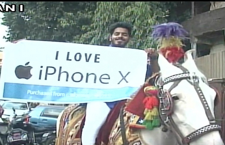 މިހާ ސްޓައިލްގައި އައިފޯން 10 ގަތް މީހަކު ނެތް