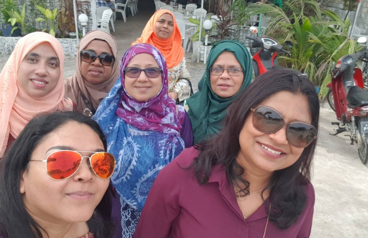 އަންހެން ޕްރިންސިޕަލުންގެ ގްރޫޕް: އުފާވެރި މޫނުތަކެއް