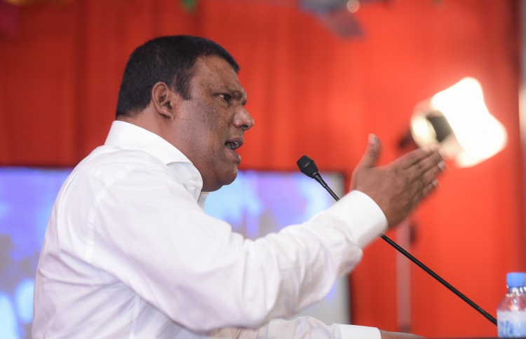 ރިޔާޒަށް ރައީސް ރައްދު ނުދެއްވާތީ ކަންބޮޑުވޭ: މުސްތަފާ