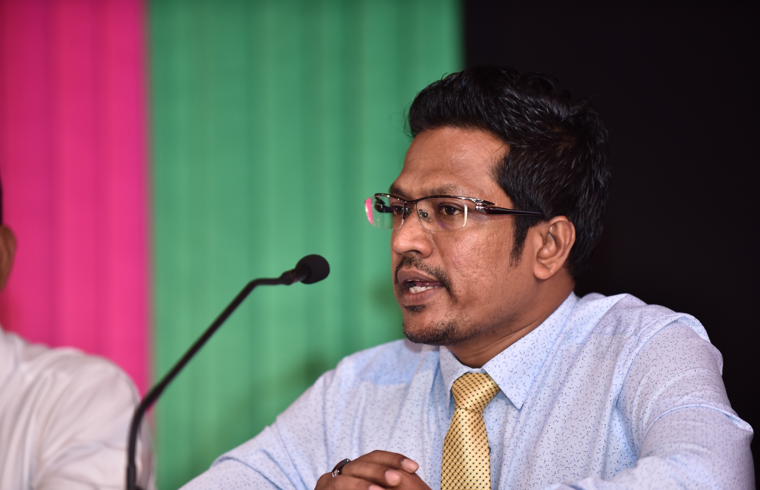 ޕެނަލް ޑިސްކަޝަނެއްގައި އިންތި ބައިވެރިވެވަޑައިގަންނަވަނީ.-- ފޮޓޯ: ހުސެއިން ވަހީދު/ މިހާރު