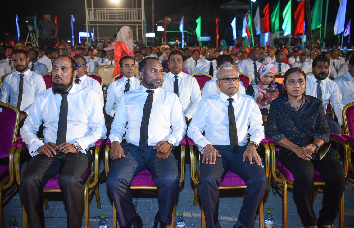 މާލެ: ނޮވެމްބަރު 9، 2017- "އަސްތާ" ގެ ނަމުގައި ޕީޕީއެމުން ބޭއްވި ޖަލްސާގެ ތެރެއިން: މި އަހަރުގެ ނަސްރުގެ ދުވަހާ ގުޅުވައިގެން ބޭއްވި މި ޖަލްސާ އަށް ވަރަށް ގިނަ ބަޔަކު ދިޔަ.---ފޮޓޯ: ނިޝާން އަލީ/މިހާރު