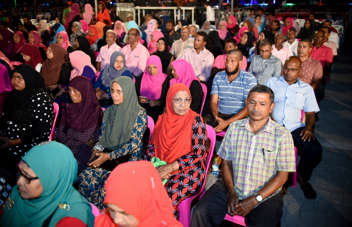 މާލެ: ނޮވެމްބަރު 9، 2017- "އަސްތާ" ގެ ނަމުގައި ޕީޕީއެމުން ބޭއްވި ޖަލްސާ: މި އަހަރުގެ ނަސްރުގެ ދުވަހާ ގުޅުވައިގެން ބޭއްވި މި ޖަލްސާ އަށް ވަރަށް ގިނަ ބަޔަކު ދިޔަ.---ފޮޓޯ: ނިޝާން އަލީ/މިހާރު