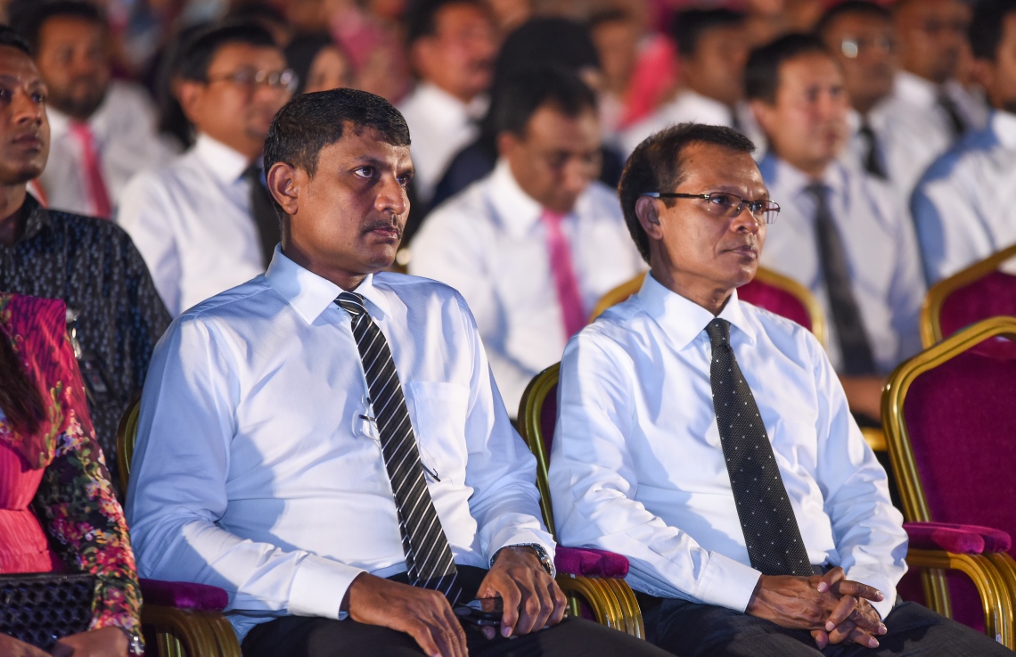 މާލެ: ނޮވެމްބަރު 9، 2017- "އަސްތާ" ގެ ނަމުގައި ޕީޕީއެމުން ބޭއްވި ޖަލްސާގައި ރައްޔިތުންގެ މަޖިލީހުގެ ރައީސް މަސީހް އާއި އެ ޕާޓީގެ ޕާލަމެންޓްރީ ގުރޫޕުގެ ޑެޕިއުޓީ ލީޑަރު ވިލުފުށީ ދާއިރާގެ މެމްބަރު ރިޔާޒް ރަޝީދު ބައިވެރިވެވަޑައިގަންނަވަނީ.---ފޮޓޯ: ނިޝާން އަލީ/މިހާރު