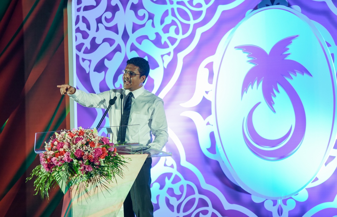 މާލެ: ނޮވެމްބަރު 9، 2017- "އަސްތާ" ގެ ނަމުގައި ޕީޕީއެމުން ބޭއްވި ޖަލްސާގައި އެ ޕާޓީގެ ޕާލަމެންޓްރީ ގުރޫޕުގެ ލީޑަރު އަދި ވިލިމާލެ ދާއިރާގެ މެމްބަރު އަހުމަދު ނިހާން ވާހަކަ ދައްކަވަނީ.---ފޮޓޯ: ނިޝާން އަލީ/މިހާރު