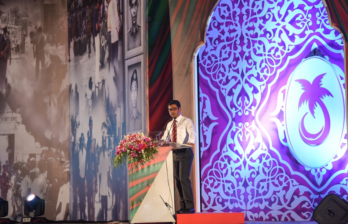 މާލެ: ނޮވެމްބަރު 9، 2017- "އަސްތާ" ގެ ނަމުގައި ޕީޕީއެމުން ބޭއްވި ޖަލްސާގައި ހެލްތު މިނިސްޓަރު އަބްދުﷲ ނާޒިމް ވާހަކަ ދައްކަވަނީ.---ފޮޓޯ: ނިޝާން އަލީ/މިހާރު