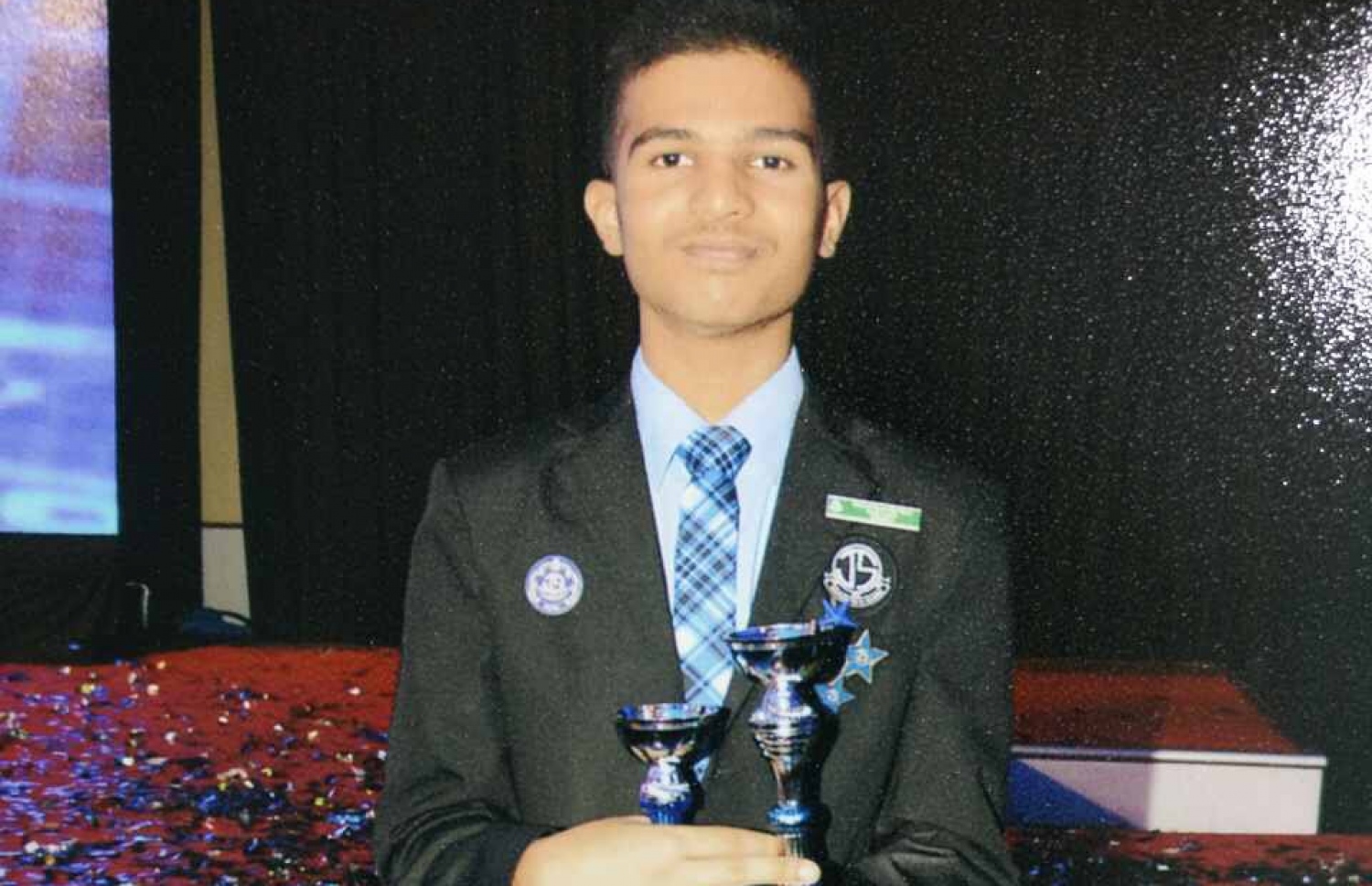 ރިޔާޝް އޭނާއަށް ލިބިފައިވާ ބައެއް އެވޯޑުތަކާއެކު: އިތުރު ހަރަކާތްތަކުގައި އޭނާއަކީ ނަމޫނާއެއް